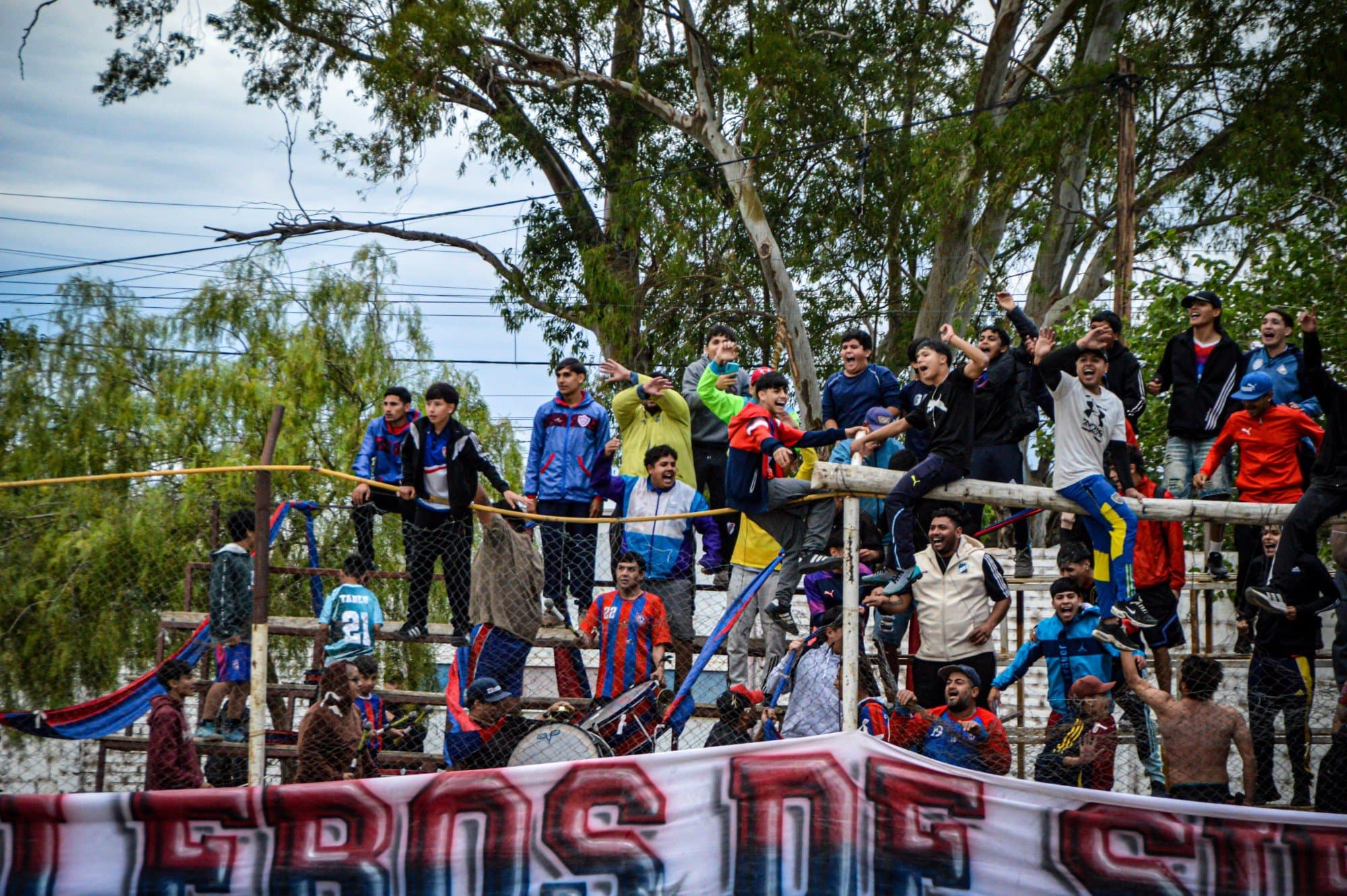 hinchada villa hipodromo